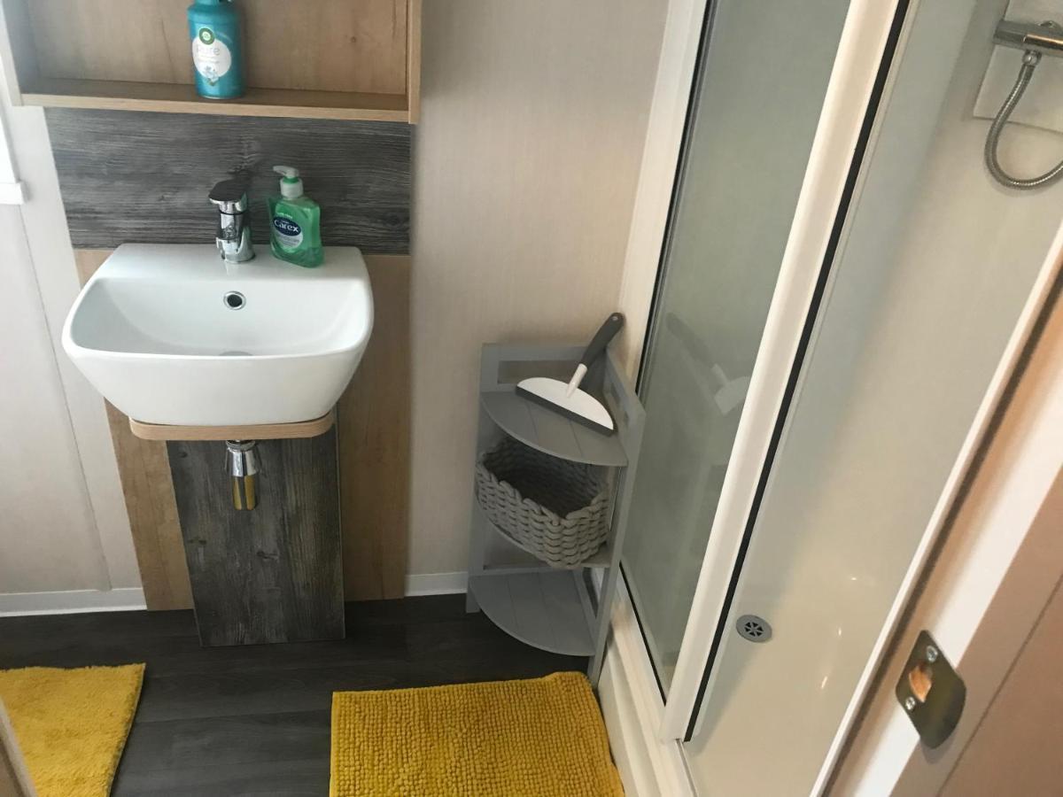 Hotel Flamingo Land Private Caravan - No 8 Cedarwood Kirby Misperton Exterior foto