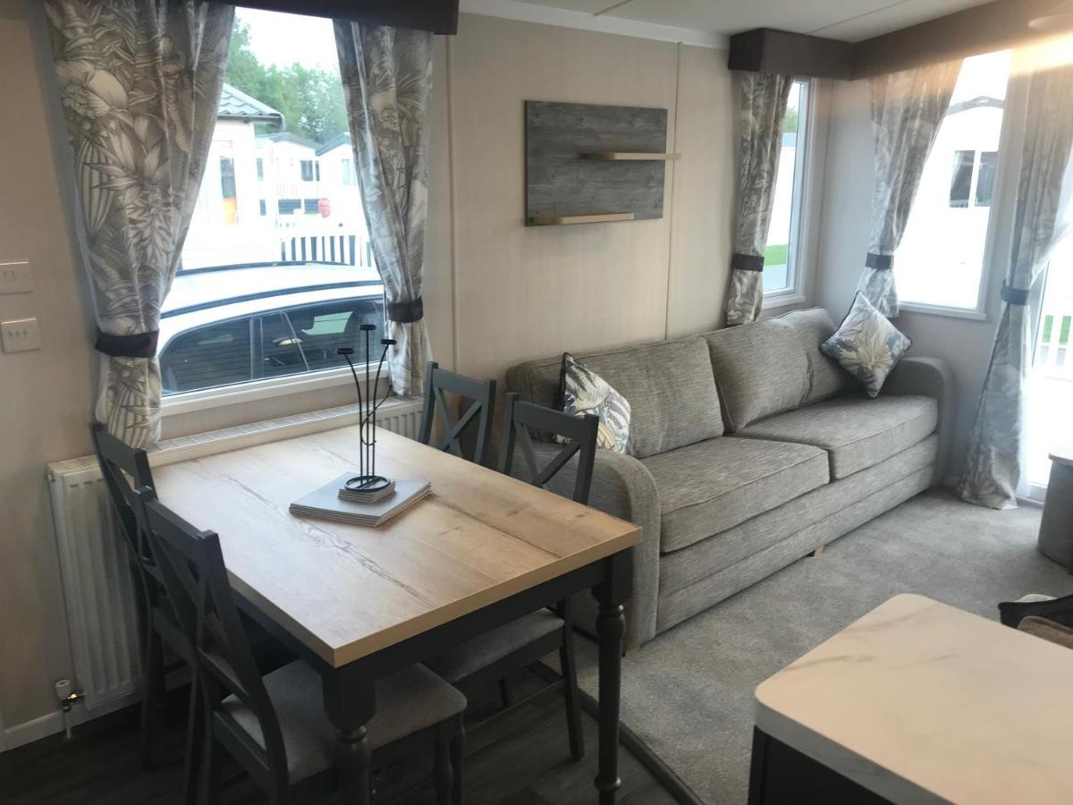 Hotel Flamingo Land Private Caravan - No 8 Cedarwood Kirby Misperton Exterior foto